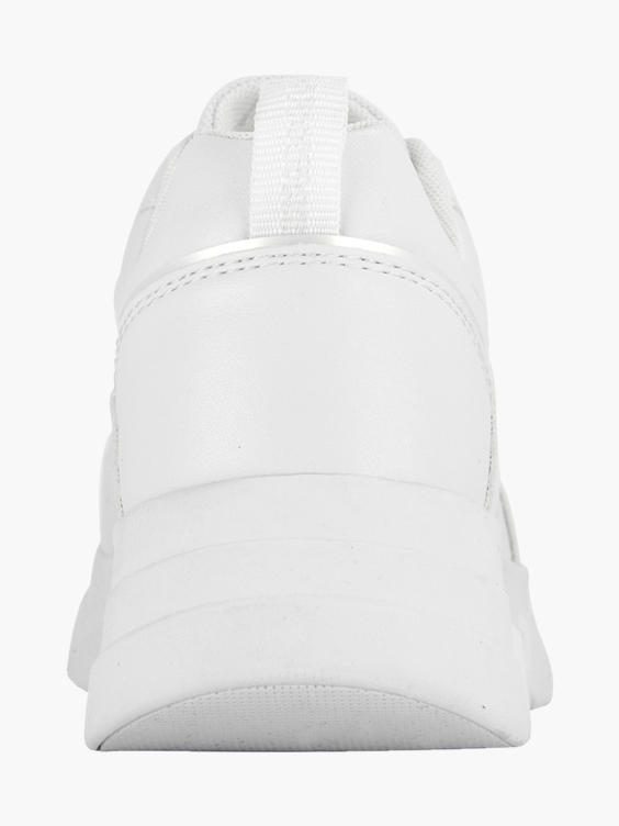 Witte sneaker perforatie