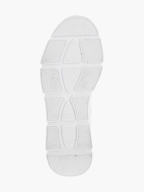 Witte sneaker perforatie