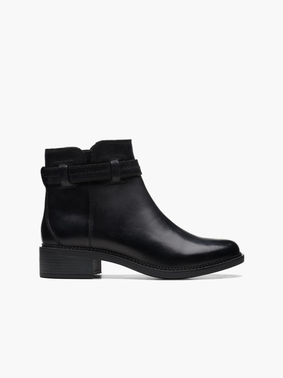 (Clarks) Clarks 'Maye Ease' Black Leather Classic Ankle Boot in Black ...