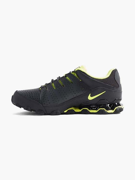 Nike) Sneaker REAX 8 TR in schwarz 