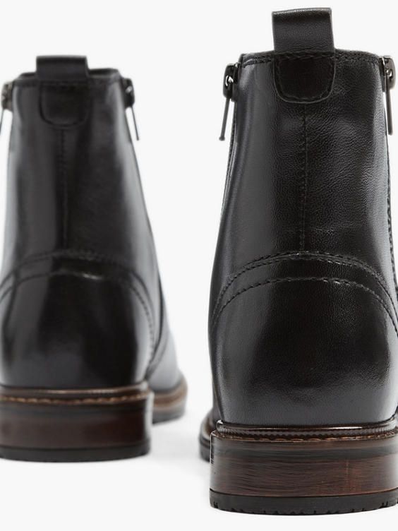 (5th Avenue) Black Leather Boot With Side Zip in Black | DEICHMANN
