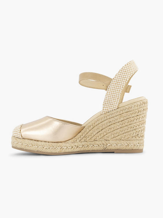 Champagnekleurige sandalette sleehak