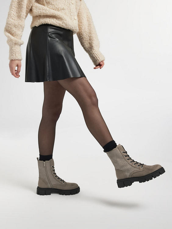 Taupe chunky veterboot print