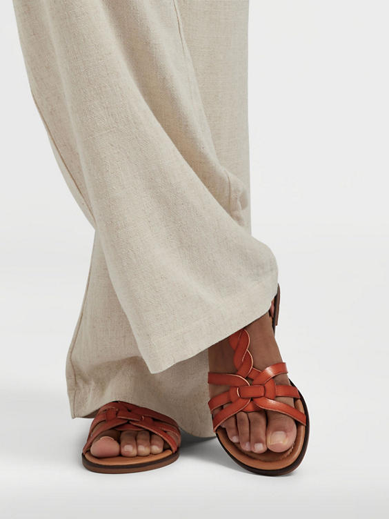 Bruine sandalen gevlochten