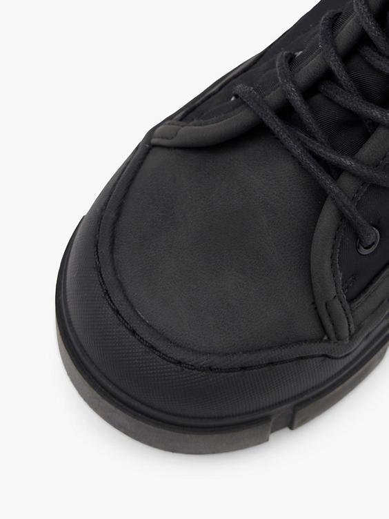 Schnürstiefel