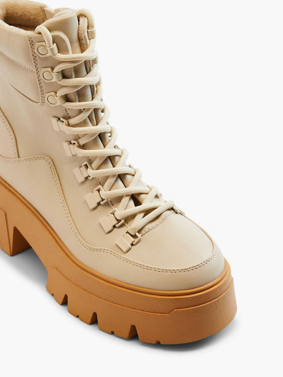 Off White Chunky Boot with Contrasting Sole