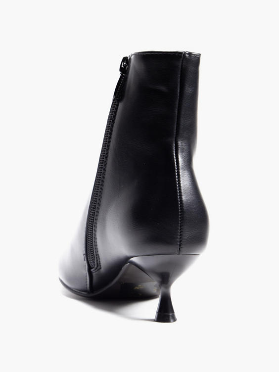 Black fitted ankle boots with a low heel and pointed toes - BRAVOMODA