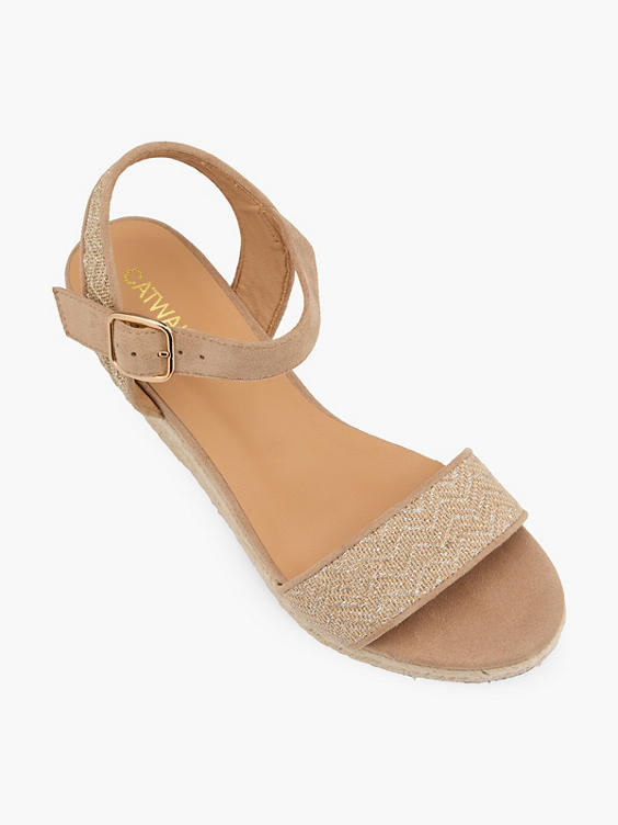 Beige sandalette sleehak