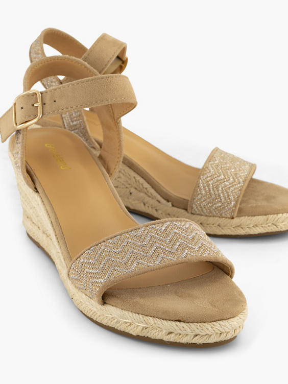 Beige sandalette sleehak