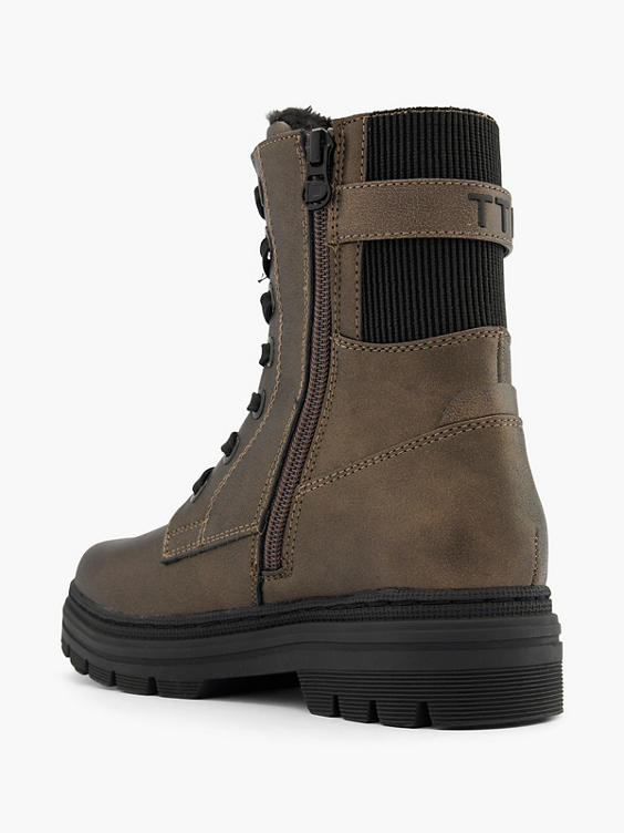 Bruine veterboot