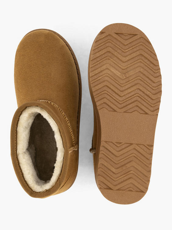 Bruine boot gevoerd