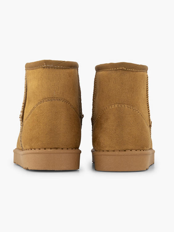 Bruine boot gevoerd