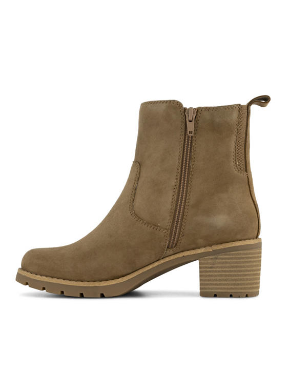 Bruine boot gevoerd
