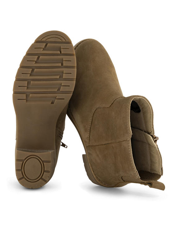 Bruine boot gevoerd