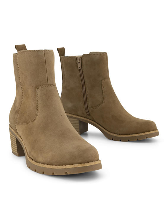 Bruine boot gevoerd