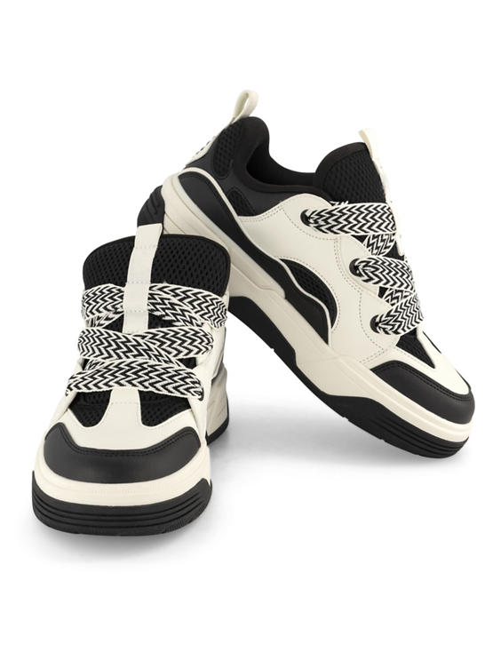 Zwarte sneaker