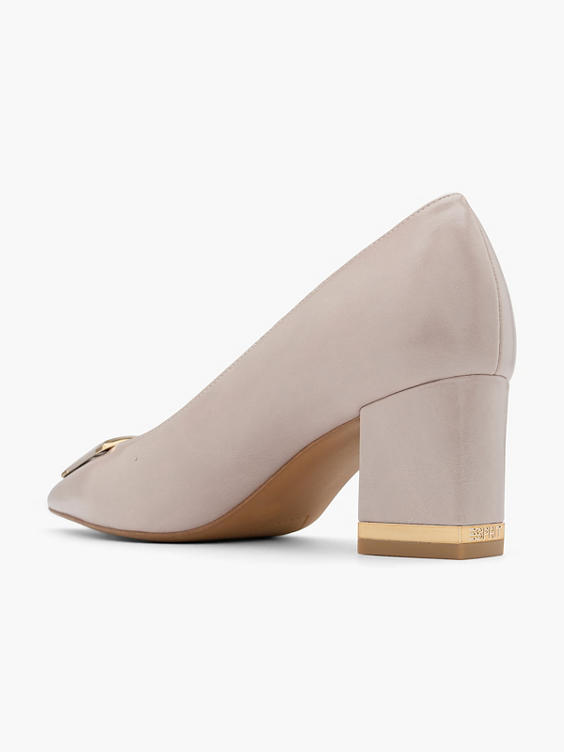 Beige pump