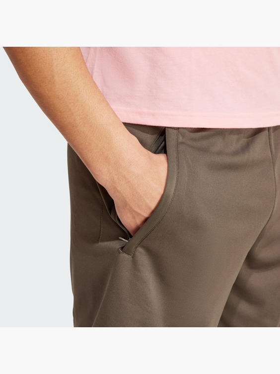 Train Essentials Logo Training Shorts