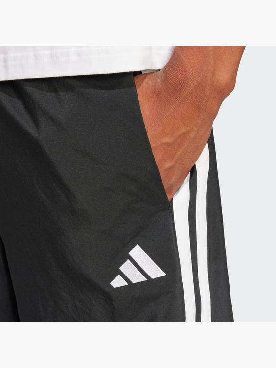 Essentials 3-Streifen Chelsea Shorts
